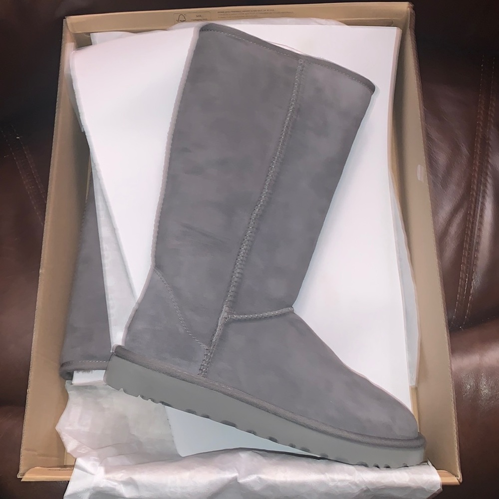 UGG Women’s CLASSIC TALL II BOOT